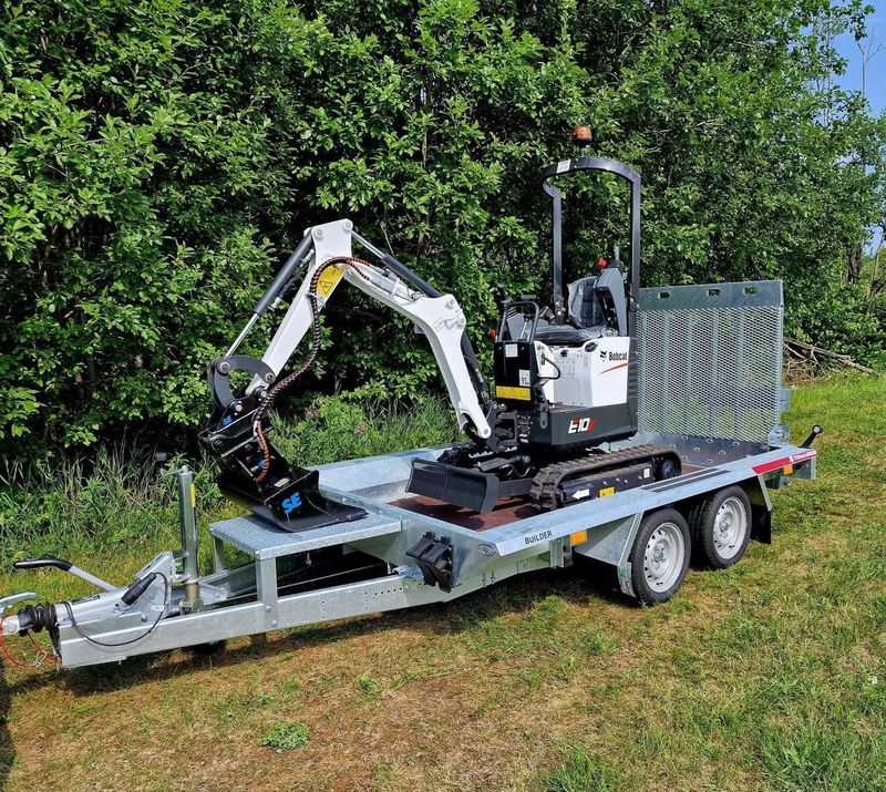 Bobcat E10z med maskinhenger