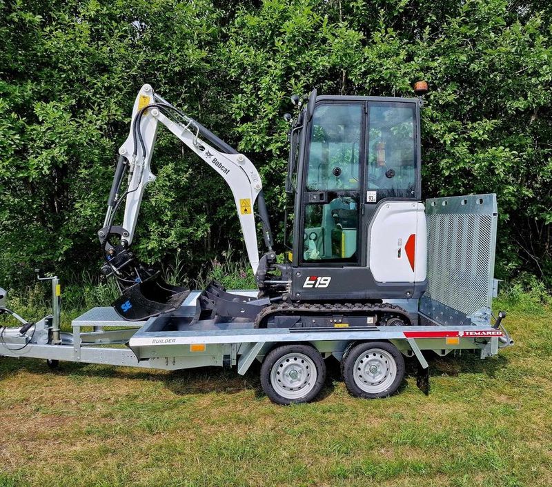 Bobcat E19 med maskinhenger
