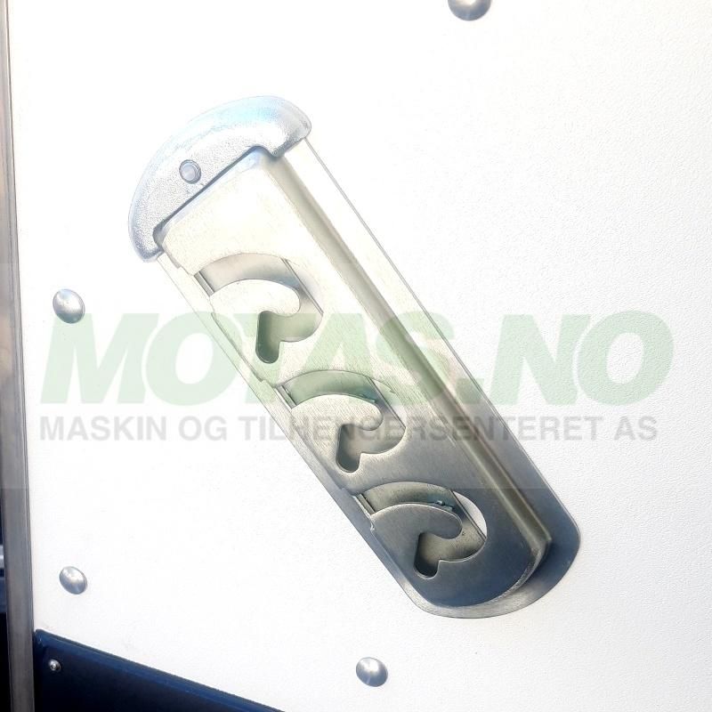 Bomfeste på vegg venstre, bak