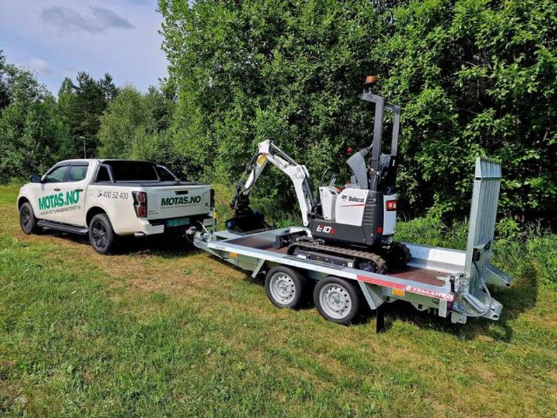 Bobcat E10z med maskinhenger